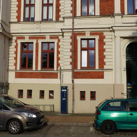 Vis-a-vis-berliner-tor * Schwerin (Mecklenburg-Vorpommern)